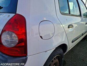 2004-renault-clio-1411659-45209276
