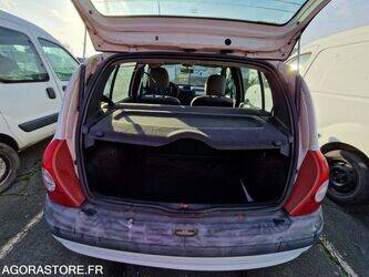 2004-renault-clio-1411659-45209277