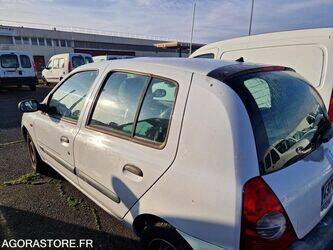 2004-renault-clio-1411659-45209281