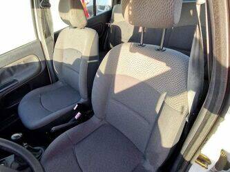 2004-renault-clio-1411659-45209287