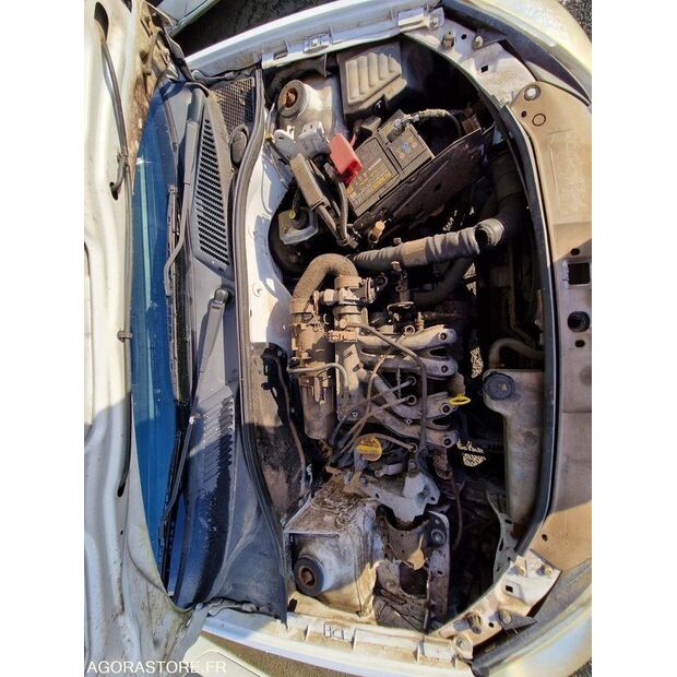 2004 Renault Clio-45209289