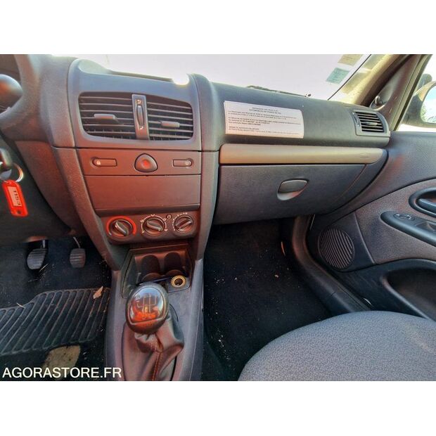 2004 Renault Clio-45209290