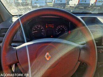 2004-renault-clio-1411659-45209293