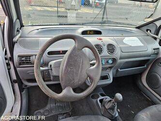 2004-renault-twingo-1411664-45209335