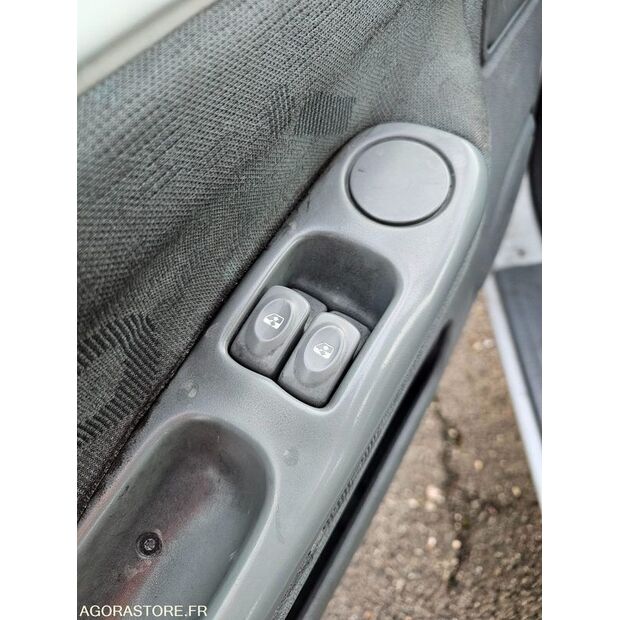 2004 Renault Twingo-45209341