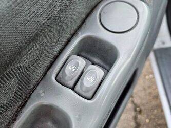 2004-renault-twingo-1411664-45209341