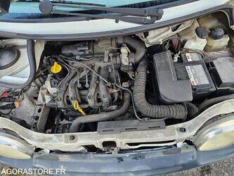 2004-renault-twingo-1411664-45209342