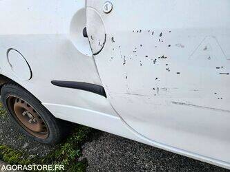 2004-renault-twingo-1411664-45209349