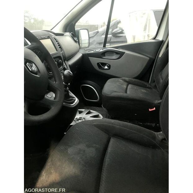 2015 Renault Trafic-45209389