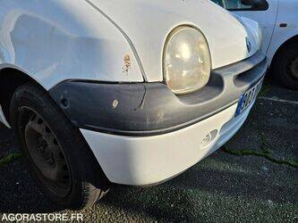 2004-renault-twingo-1411677-45209502