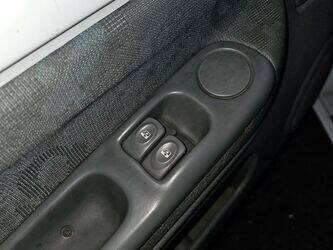 2005-renault-twingo-1411679-45209548