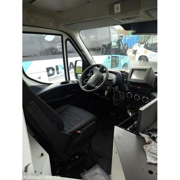 2017 Iveco 65C18-45209657