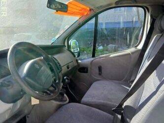 2005-renault-trafic-1411694-45209688