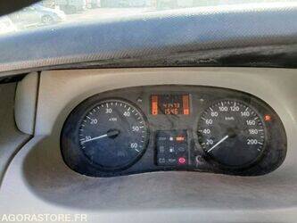 2005-renault-trafic-1411694-45209689