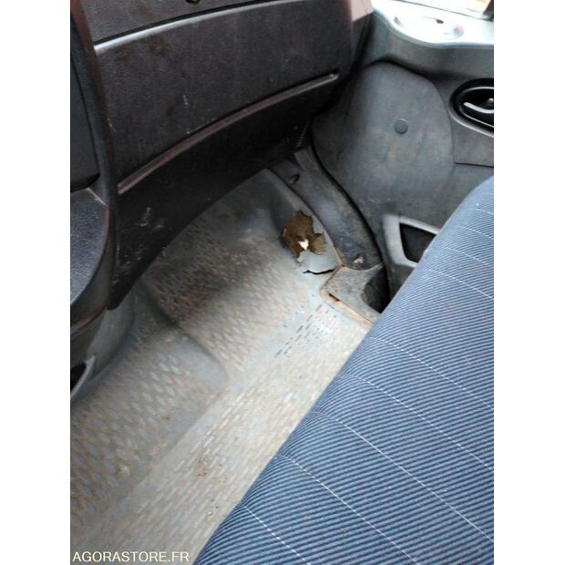 2004 ايفكو 35C10-45209695