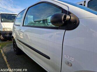 2005-renault-twingo-1411698-45209720