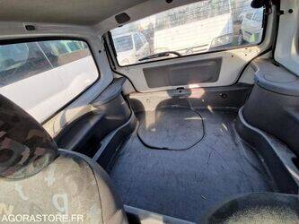 2005-renault-twingo-1411698-45209737