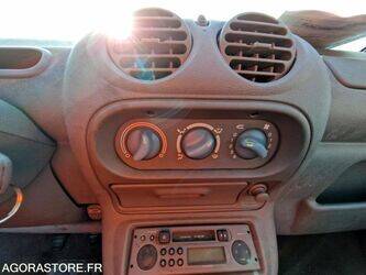 2005-renault-twingo-1411698-45209739