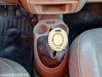 2004-renault-kangoo-1411712-45210015