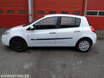 2009-renault-clio-1411714-45210022