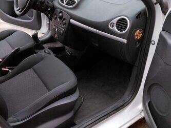 2009-renault-clio-1411714-45210027