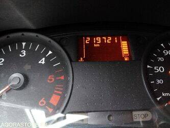 2009-renault-clio-1411714-45210031