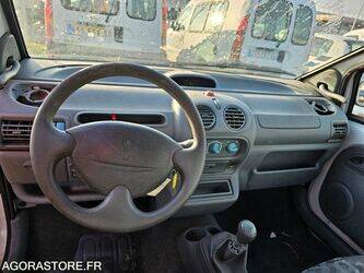2005-renault-twingo-1411715-45210037