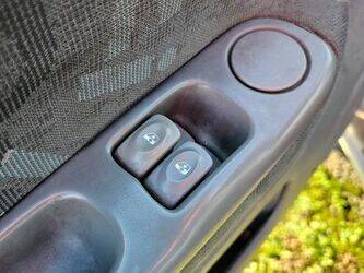 2005-renault-twingo-1411715-45210042