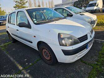 2002-renault-clio-1411722-45210105