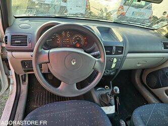 2002-renault-clio-1411722-45210109