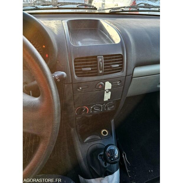 2002 Renault Clio-45210110