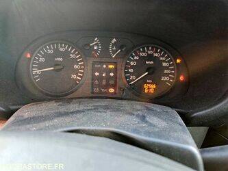 2002-renault-clio-1411722-45210111