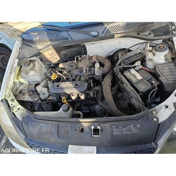 2002 Renault Clio-45210116