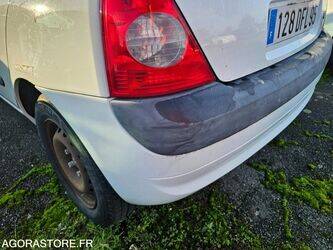 2002-renault-clio-1411722-45210123