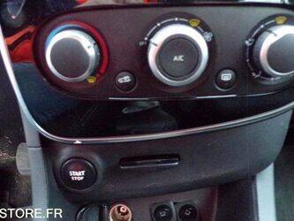 2015-renault-clio-1411725-45210170