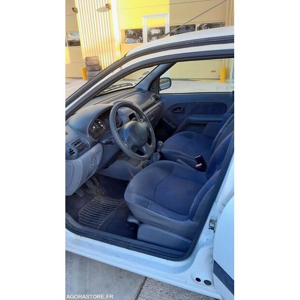 1999 Renault Clio-45210176