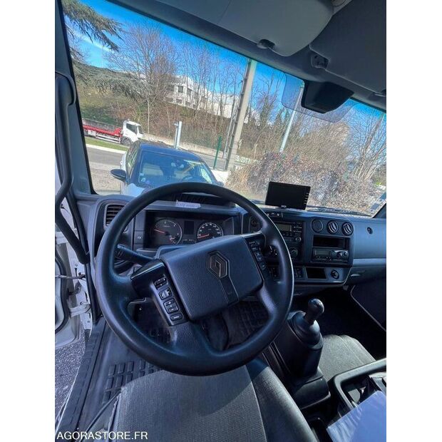 2015 Renault D-45210286