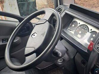 2012-renault-maxity-1410899-45210517