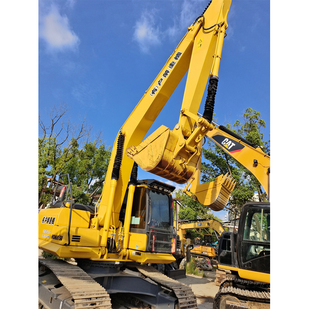 2023 Komatsu PC200-8-45210953