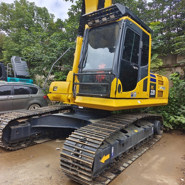 2024 Komatsu PC220-8-45211033