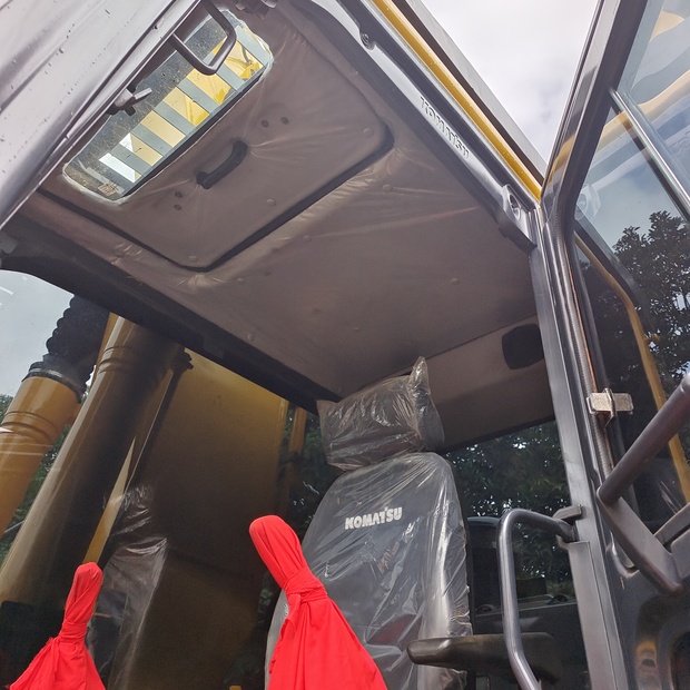 2024 Komatsu PC220-8-45211035