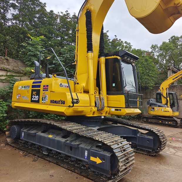 2024 Komatsu PC220-8-45211042