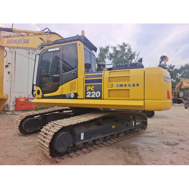 2023 Komatsu PC220-8-45211048