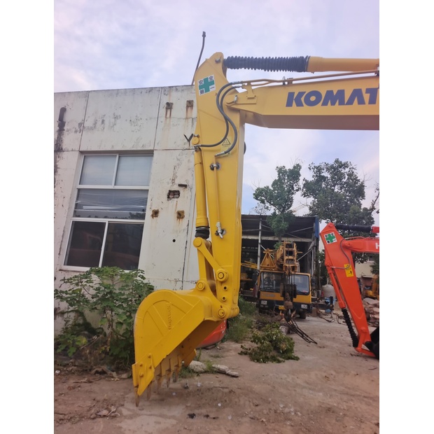 2023 Komatsu PC220-8-45211059