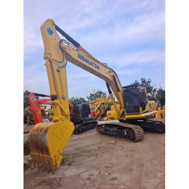 2023 Komatsu PC220-8-45211061