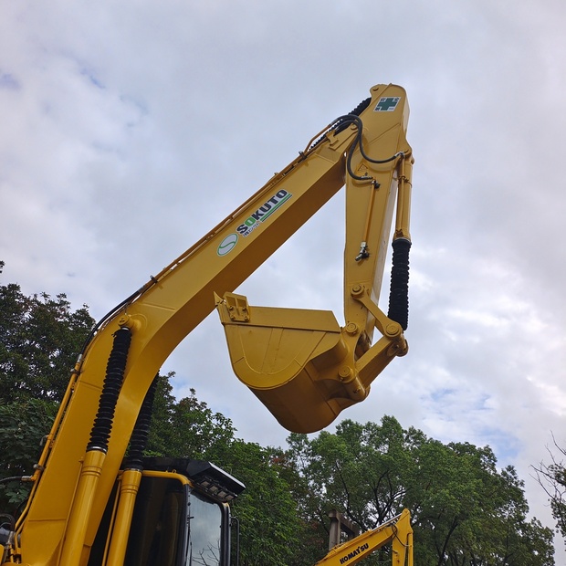 2024 Komatsu PC220-8-45211070