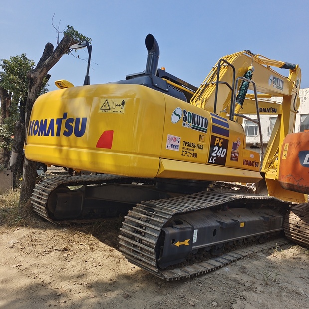 2024 Komatsu PC240LC-8-45211078