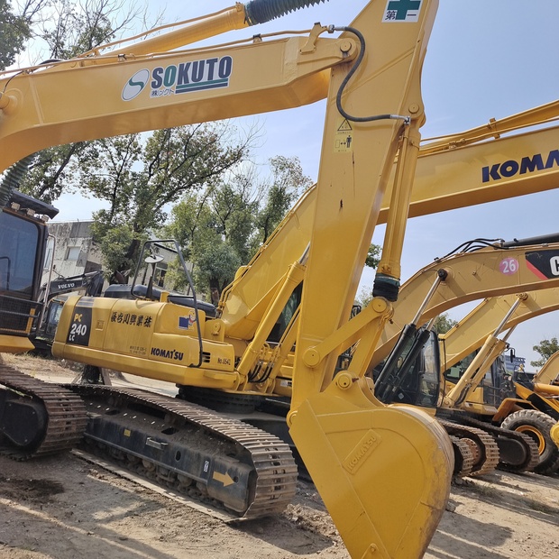 2024 Komatsu PC240LC-8-45211087