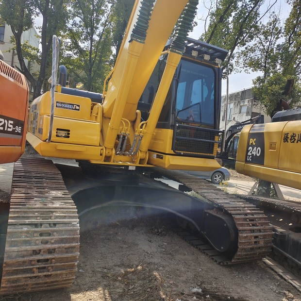 2024 Komatsu PC240LC-8-45211088