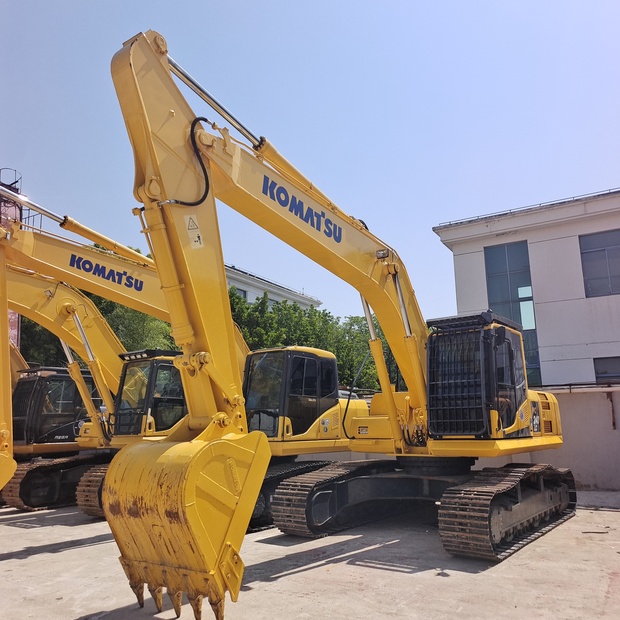 2024 Komatsu PC240LC-8-45211097